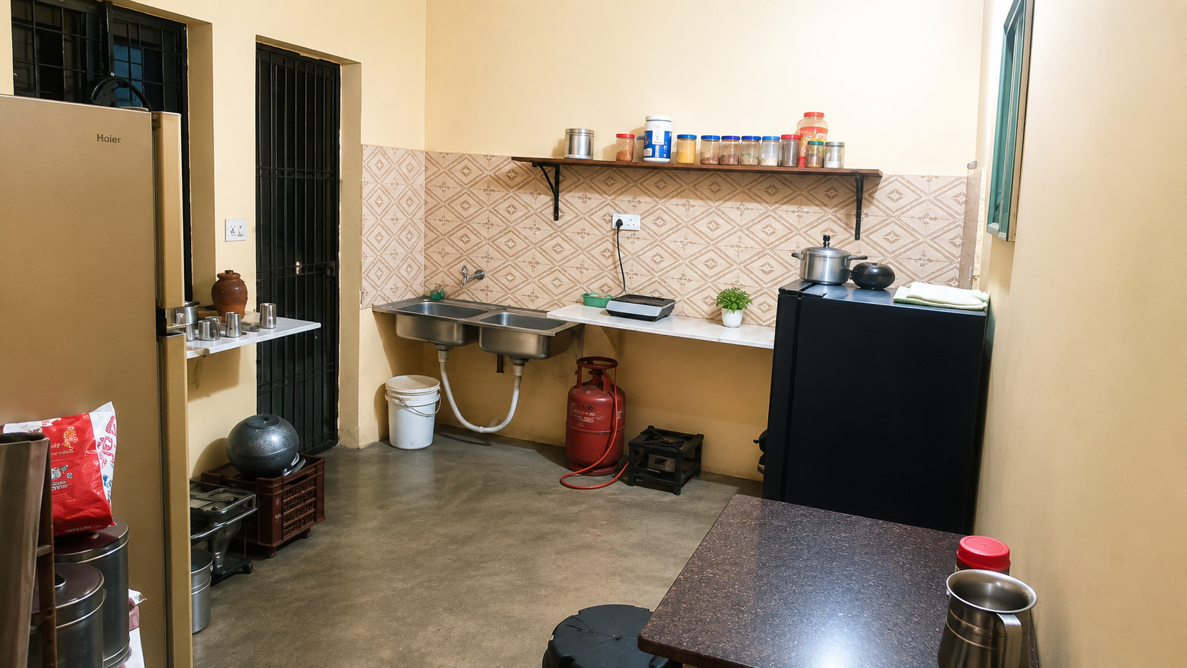 Jay Omkar PG kitchen